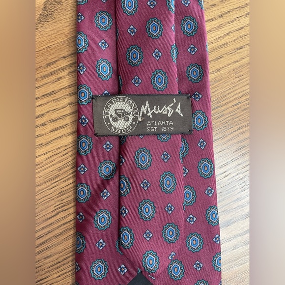 Muse’s of Atlanta Silk Neck Tie - Maroon/Deep Red - excellent preowned condition - Picture 6 of 7